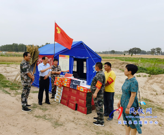 縣總工會(huì)主席瞿志君到白云寺鎮(zhèn)督導(dǎo)“三夏”生產(chǎn)工作 縣總工會(huì)主席瞿志君到白云寺鎮(zhèn)督導(dǎo)“三夏”生產(chǎn)工作