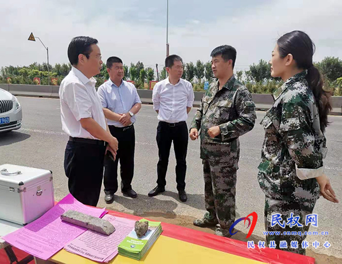 市人大常委會副主任、縣委書記姬脈常到我縣部分鄉(xiāng)鎮(zhèn)查看“三夏”生產(chǎn)工作
