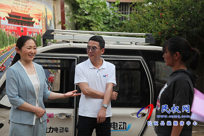 縣婦聯(lián)攜手縣脫貧攻堅(jiān)副總指揮徐強(qiáng)走訪慰問“加油木蘭”項(xiàng)目受益人 縣婦聯(lián)攜手縣脫貧攻堅(jiān)副總指揮徐強(qiáng)走訪慰問“加油木蘭”項(xiàng)目受益人