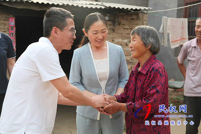 縣婦聯(lián)攜手縣脫貧攻堅(jiān)副總指揮徐強(qiáng)走訪慰問“加油木蘭”項(xiàng)目受益人 縣婦聯(lián)攜手縣脫貧攻堅(jiān)副總指揮徐強(qiáng)走訪慰問“加油木蘭”項(xiàng)目受益人