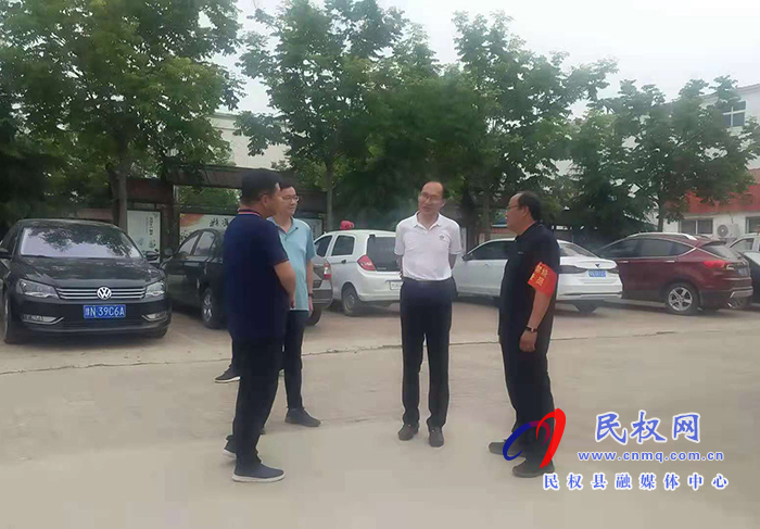 縣領(lǐng)導(dǎo)王雪山到我縣部分鄉(xiāng)鎮(zhèn)督導(dǎo)“三夏”生產(chǎn)、安全生產(chǎn)及巡河、防汛等工作