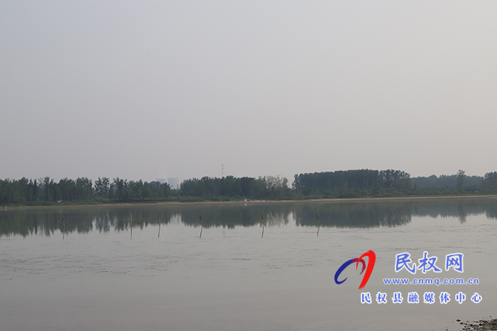 縣委副書記、縣長(zhǎng)張團(tuán)結(jié)察看安全生產(chǎn)工作