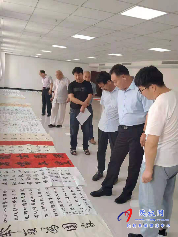 縣文聯(lián)舉行書(shū)法、美術(shù)、文學(xué)作品的征集以及評(píng)選活動(dòng)