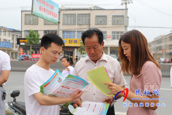 我縣開(kāi)展全國(guó)安全生產(chǎn)宣傳咨詢(xún)?nèi)栈顒?dòng) 我縣開(kāi)展全國(guó)安全生產(chǎn)宣傳咨詢(xún)?nèi)栈顒?dòng)