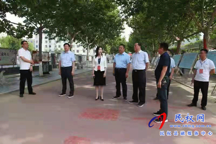 副縣長朱琳察看中考考務(wù)工作 副縣長朱琳察看中考考務(wù)工作