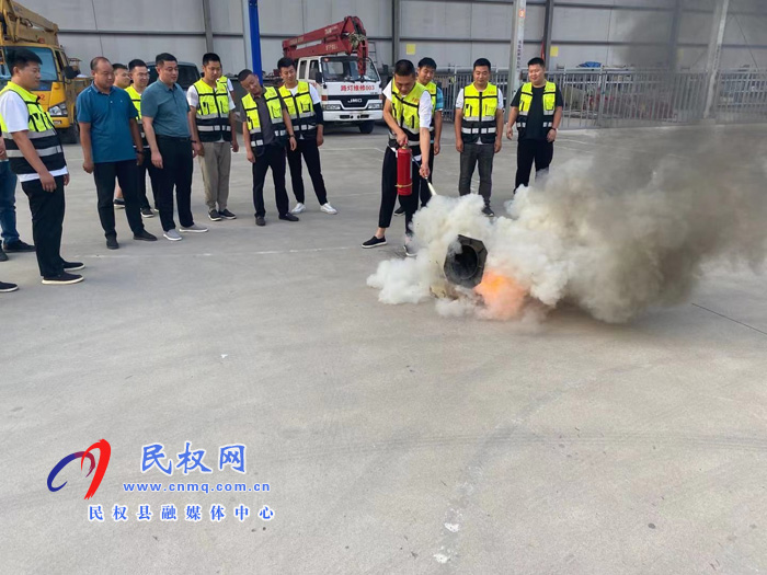 城管局路燈所：進(jìn)行消防演練、加強(qiáng)安全排查