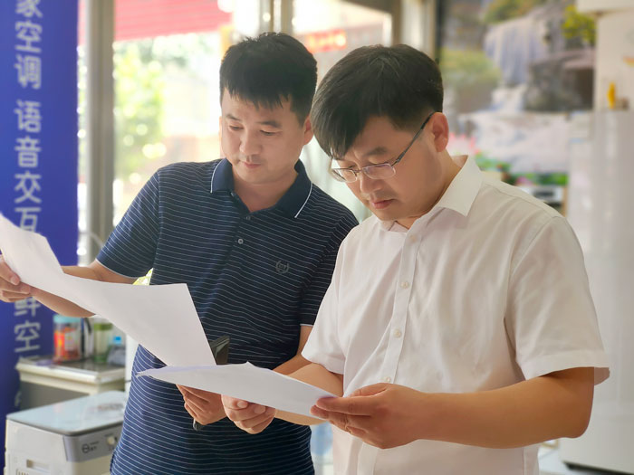 縣委副書(shū)記、縣長(zhǎng)張團(tuán)結(jié)到雙塔鎮(zhèn)督導(dǎo)暗訪安全生產(chǎn)工作