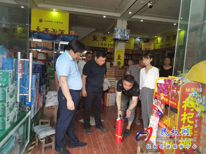 縣委常委、政法委書記、副縣長孟祥亮到莊周商貿(mào)城、義烏商貿(mào)城和部分鄉(xiāng)鎮(zhèn)督導(dǎo)檢查消防安全工作