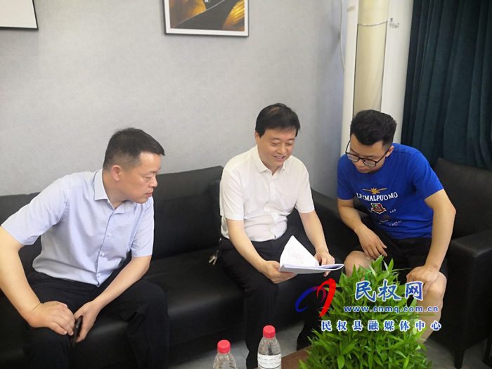 縣委常委、統(tǒng)戰(zhàn)部長趙通深入“萬人助萬企”活動聯(lián)系企業(yè)走訪調(diào)研