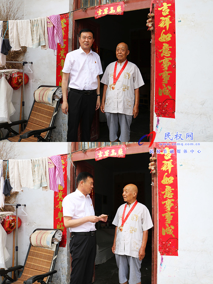 縣人社局開展“光榮在黨50年”紀(jì)念章頒發(fā)活動 縣人社局開展“光榮在黨50年”紀(jì)念章頒發(fā)活動