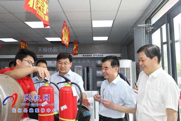 縣委副書記、縣長張團結(jié)現(xiàn)場督導(dǎo)消防安全隱患整改情況