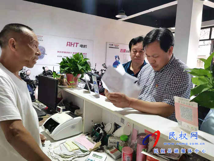 縣委常委、政法委書記、副縣長孟祥亮到龍?zhí)伶?zhèn)督導(dǎo)檢查“九小場所”及沿街門店安全生產(chǎn)工作落實(shí)情況