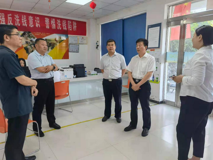 縣政府黨組成員、信訪(fǎng)局局長(zhǎng)陳鴻志督導(dǎo)金融機(jī)構(gòu)安全生產(chǎn)工作落實(shí)情況