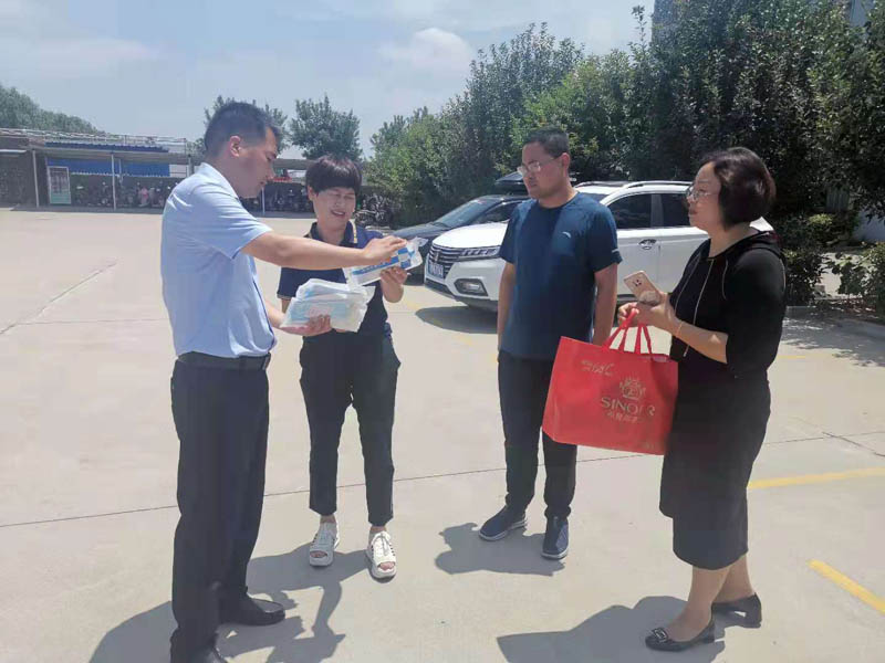 縣住建局局長蔡勇深入企業(yè)開展“萬人助萬企”活動(dòng) 縣住建局局長蔡勇深入企業(yè)開展“萬人助萬企”活動(dòng)