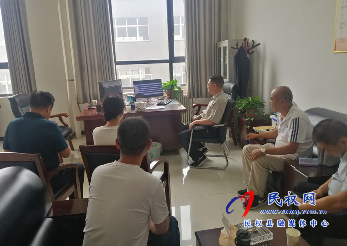 我縣各鄉(xiāng)鎮(zhèn)（街道辦）、縣直各單位組織收聽收看全縣安全生產(chǎn)知識(shí)專題培訓(xùn)會(huì)