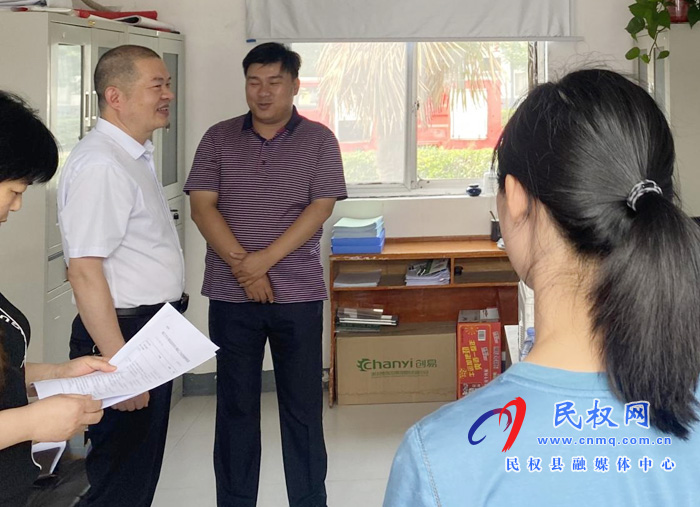 縣統(tǒng)計(jì)局下鄉(xiāng)開(kāi)展統(tǒng)計(jì)基層基礎(chǔ)建設(shè)規(guī)范化模擬驗(yàn)收工作 縣統(tǒng)計(jì)局下鄉(xiāng)開(kāi)展統(tǒng)計(jì)基層基礎(chǔ)建設(shè)規(guī)范化模擬驗(yàn)收工作
