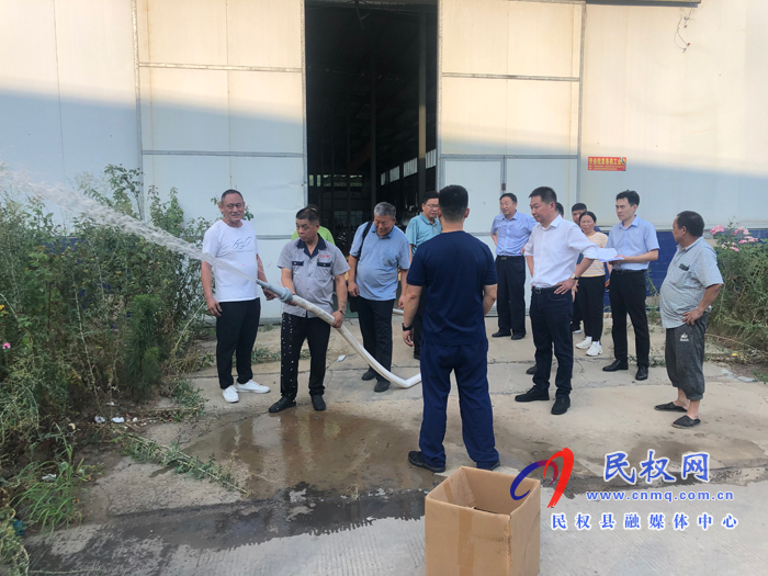 縣委常委、縣委辦公室主任孟亞松督查涉氨企業(yè)安全生產(chǎn)工作