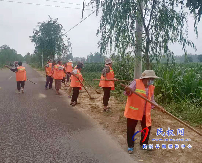 “夕陽紅”護路工:讓龍?zhí)伶?zhèn)呈現一道靚麗的風景線 “夕陽紅”護路工:讓龍?zhí)伶?zhèn)呈現一道靚麗的風景線