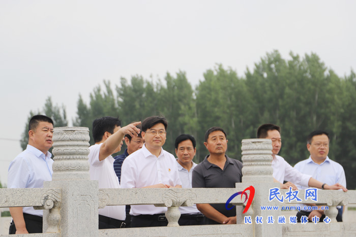 縣委書記、縣長、縣第一總河長張團結(jié)開展巡河工作