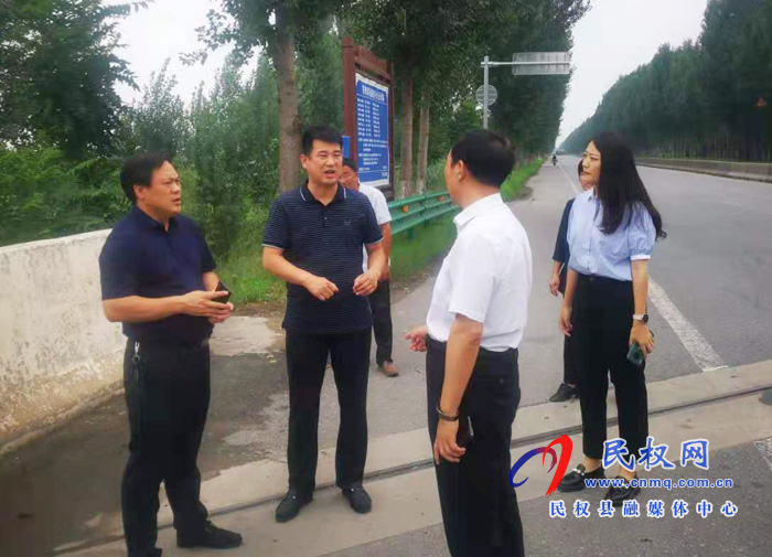 縣委常委、政法委書記、副縣長(zhǎng)孟祥亮到雙塔鎮(zhèn)開展巡河工作?