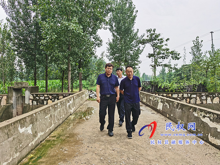 縣政協(xié)主席周明河開展巡河工作 縣政協(xié)主席周明河開展巡河工作
