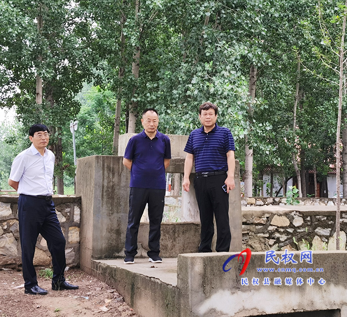 縣政協(xié)主席周明河開展巡河工作 縣政協(xié)主席周明河開展巡河工作