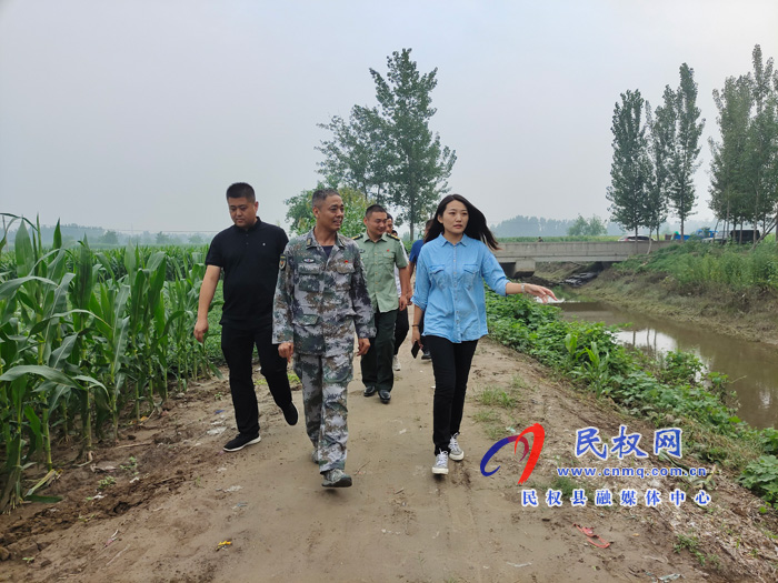 縣委常委、縣人武部部長熊四香到雙塔鎮(zhèn)開展防汛除澇安全專項(xiàng)巡河工作