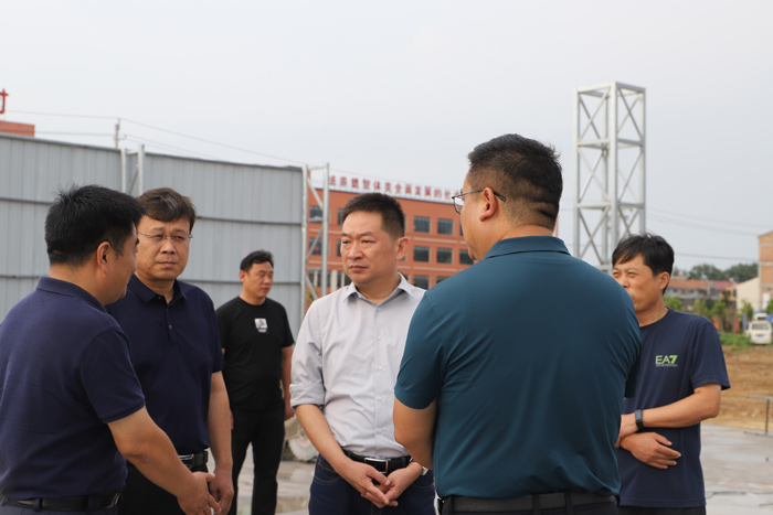 縣委常委、縣委辦公室主任孟亞松調(diào)研督導安置房建設工作