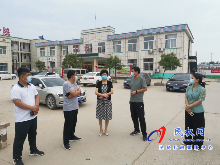 縣人大主任周燕到老顏集鄉(xiāng)督導疫情防控工作 縣人大主任周燕到老顏集鄉(xiāng)督導疫情防控工作