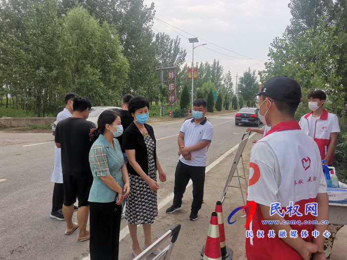 縣人大主任周燕到老顏集鄉(xiāng)督導疫情防控工作 縣人大主任周燕到老顏集鄉(xiāng)督導疫情防控工作
