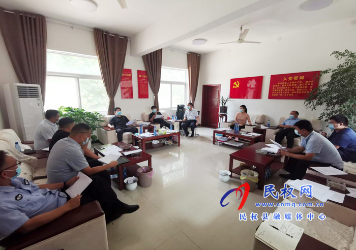 縣委常委、宣傳部長屠志遠(yuǎn)到莊子鎮(zhèn)督導(dǎo)檢查疫情防控工作