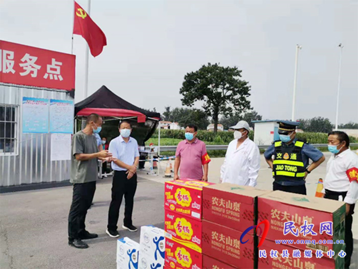 民權縣總工會黨組書記、主席瞿志君 到白云寺鎮(zhèn)慰問抗疫一線工作人員