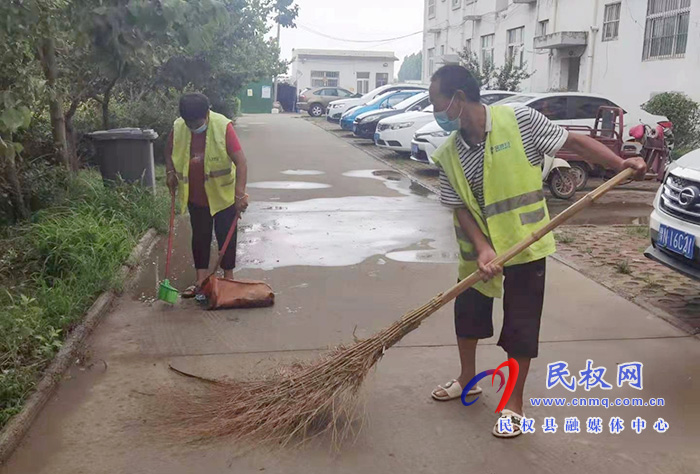 民權(quán)縣花園鄉(xiāng)筑牢疫情防控“衛(wèi)生防線”不給疫情留“盲區(qū)” 民權(quán)縣花園鄉(xiāng)筑牢疫情防控“衛(wèi)生防線”不給疫情留“盲區(qū)”