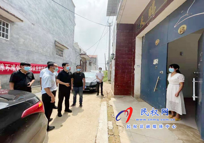 縣委常委、宣傳部長(zhǎng)屠志遠(yuǎn)到莊子鎮(zhèn)督導(dǎo)檢查疫情防控各項(xiàng)工作落實(shí)情況