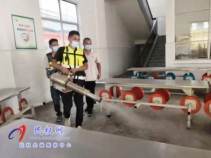 民權(quán)斑馬應急救援隊到王莊寨鎮(zhèn)義務消殺 助力疫情防控 民權(quán)斑馬應急救援隊到王莊寨鎮(zhèn)義務消殺 助力疫情防控
