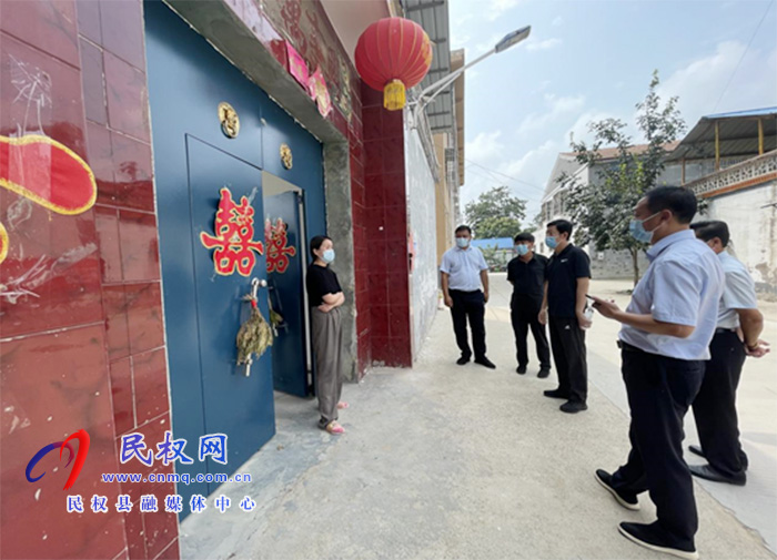 縣委常委、宣傳部長屠志遠到莊子鎮(zhèn)督導(dǎo)檢查疫情防控各項工作落實情況
