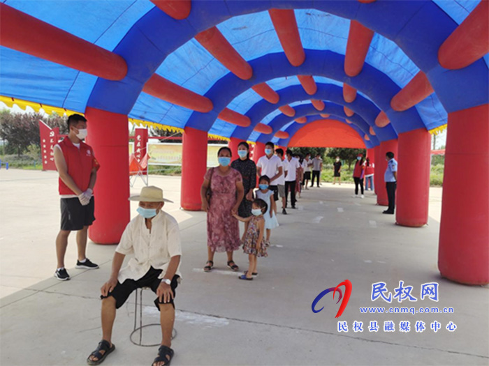 雙塔鎮(zhèn):遮陽蓬 指示線 核酸檢測隊(duì)隊(duì)站 雙塔鎮(zhèn):遮陽蓬 指示線 核酸檢測隊(duì)隊(duì)站