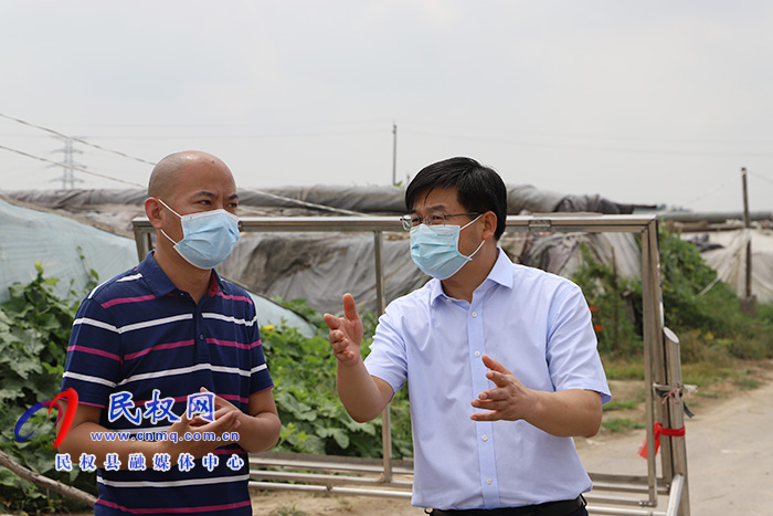 縣委書記張團結暗訪疫情防控工作 縣委書記張團結暗訪疫情防控工作
