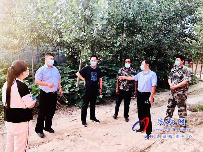 副縣長張士彬、縣工會主席瞿志君到白云寺鎮(zhèn)督導(dǎo)疫情防控工作