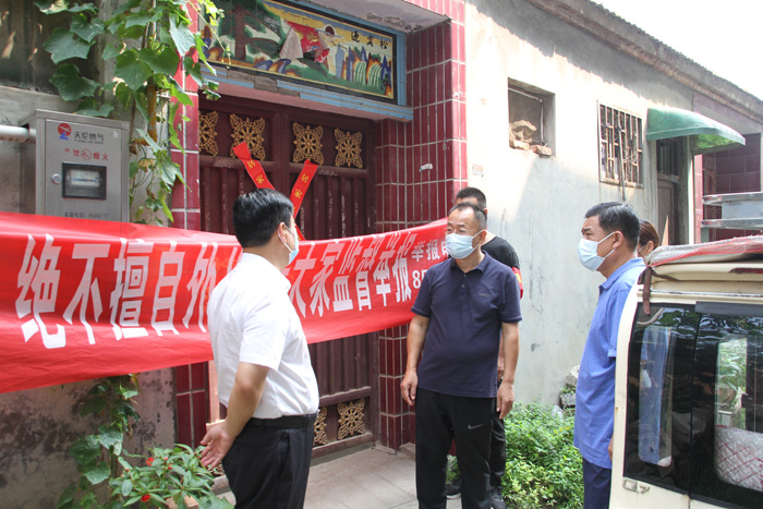 縣政協(xié)主席周明河到綠洲辦督導檢查疫情防控工作 縣政協(xié)主席周明河到綠洲辦督導檢查疫情防控工作