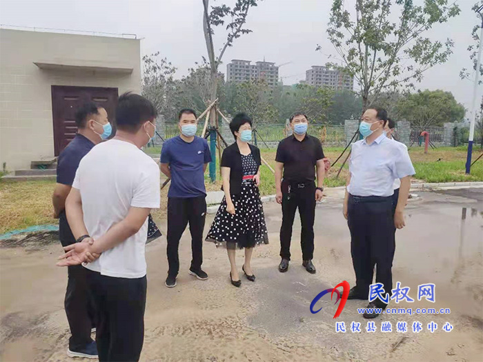 縣人大常委會(huì)主任周燕深入到民權(quán)鯤鵬學(xué)校、北海路、曙光路現(xiàn)場督導(dǎo)工程施工進(jìn)度