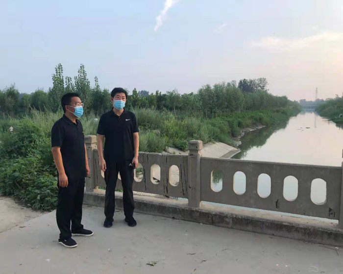 縣委常委、宣傳部長屠志遠到南華辦事處巡河督導防汛工作
