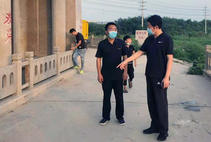 縣委常委、宣傳部長屠志遠到南華辦事處巡河督導防汛工作