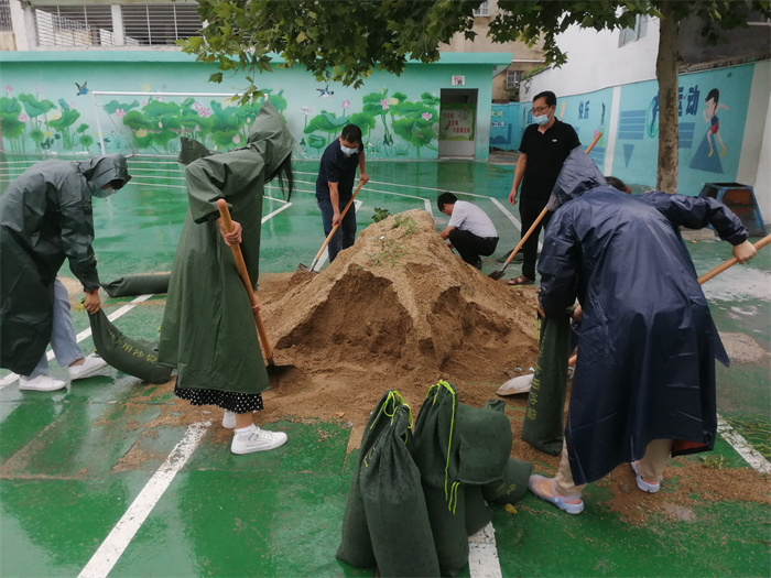 民權(quán)縣第三小學(xué)積極做好夏季防汛救災(zāi)準備工作 民權(quán)縣第三小學(xué)積極做好夏季防汛救災(zāi)準備工作