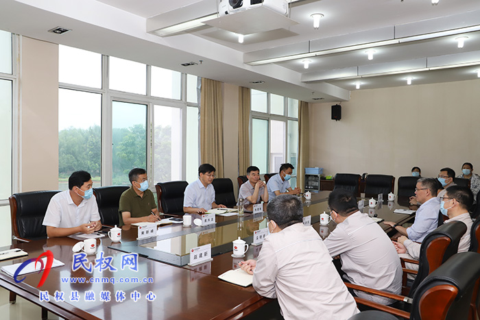 縣委書記張團(tuán)結(jié)深入企業(yè)開展“萬人助萬企”活動(dòng) 縣委書記張團(tuán)結(jié)深入企業(yè)開展“萬人助萬企”活動(dòng)