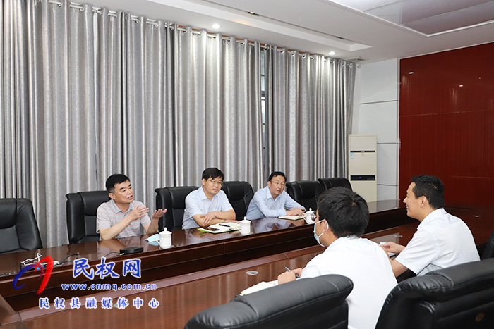縣委書記張團(tuán)結(jié)深入企業(yè)開展“萬人助萬企”活動(dòng) 縣委書記張團(tuán)結(jié)深入企業(yè)開展“萬人助萬企”活動(dòng)