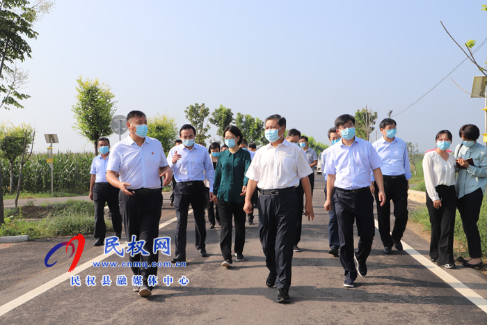 副省長(zhǎng)武國(guó)定在民權(quán)縣調(diào)研時(shí)強(qiáng)調(diào):鞏固拓展脫貧攻堅(jiān)成果 統(tǒng)籌推進(jìn)“三農(nóng)”各項(xiàng)工作 副省長(zhǎng)武國(guó)定在民權(quán)縣調(diào)研時(shí)強(qiáng)調(diào):鞏固拓展脫貧攻堅(jiān)成果 統(tǒng)籌推進(jìn)“三農(nóng)”各項(xiàng)工作