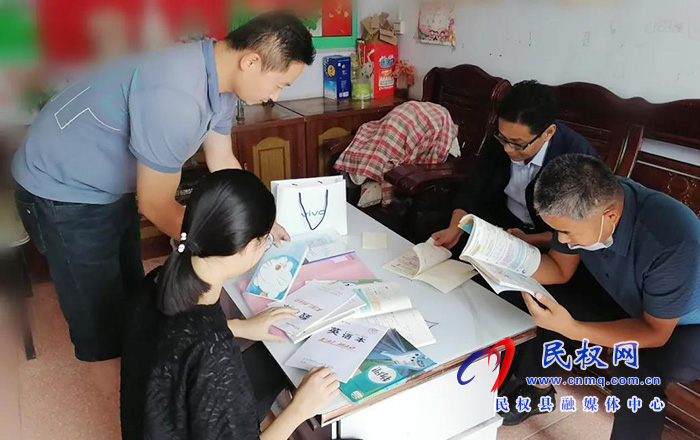 民權(quán)縣實(shí)驗(yàn)中學(xué)積極開展“兩送一免”活動 民權(quán)縣實(shí)驗(yàn)中學(xué)積極開展“兩送一免”活動