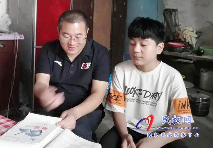 民權(quán)縣實(shí)驗(yàn)中學(xué)積極開展“兩送一免”活動 民權(quán)縣實(shí)驗(yàn)中學(xué)積極開展“兩送一免”活動