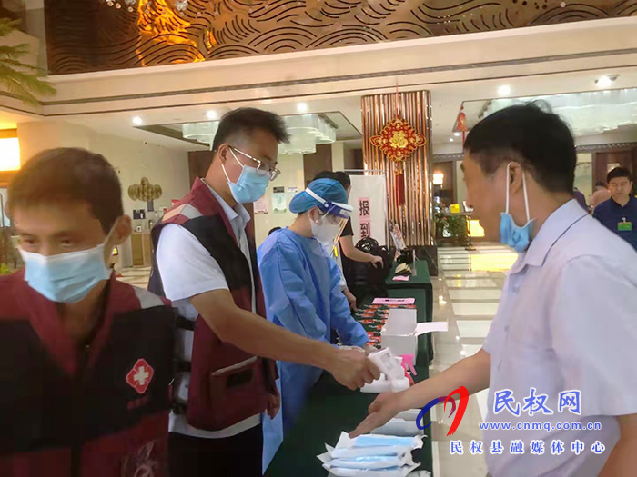 出席市五屆人大六次會(huì)議的民權(quán)代表團(tuán)代表陸續(xù)報(bào)到
